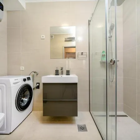 Luxury On The Main - One Bedroom *