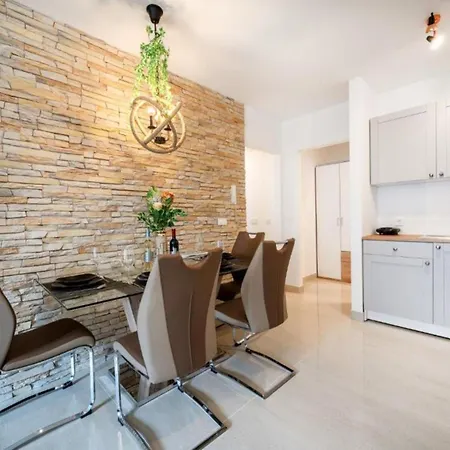 Luxury On The Main - One Bedroom Lägenhet *