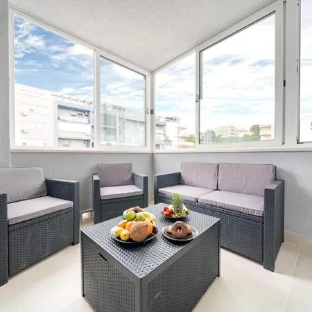Lägenhet Luxury On The Main - One Bedroom
