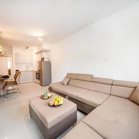 Luxury On The Main - One Bedroom *